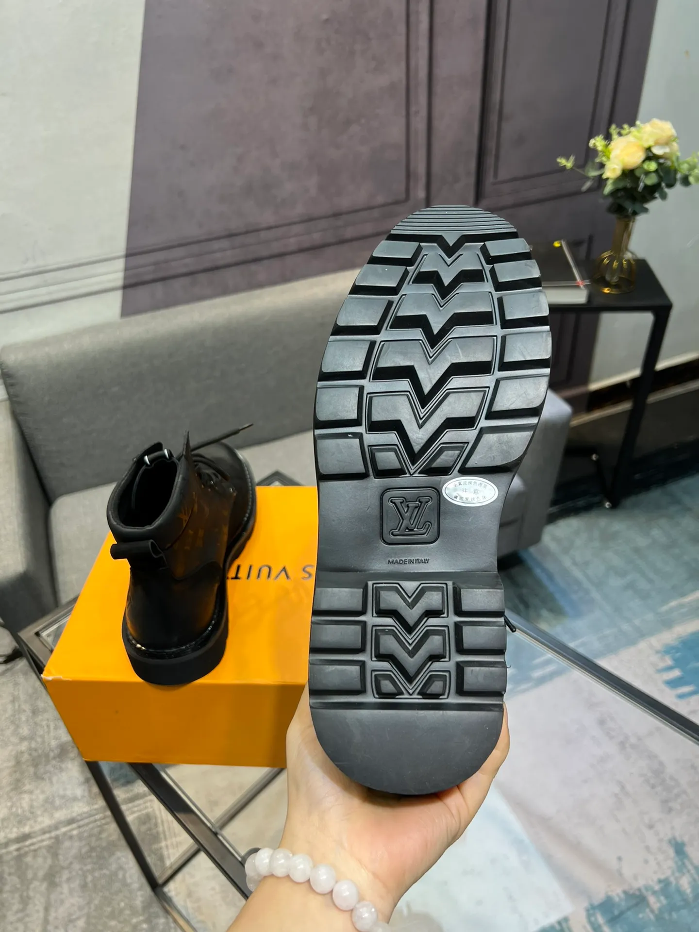 Men's shoes 💰900 L Home - the latest LV men's business casual boots, luxury and nobility are a must, all made of imported original first-layer cowhide, just to create a more comfortable wearing experience, ➕top imported water-dyed full cow lining, original high wear-resistant outsole! 👏👏 Size: Male 39-44; (38 45 46 customized)